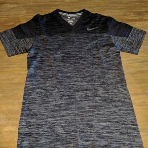 Nike Men's Pro Training Dri-Fit v-neck shirt, Med